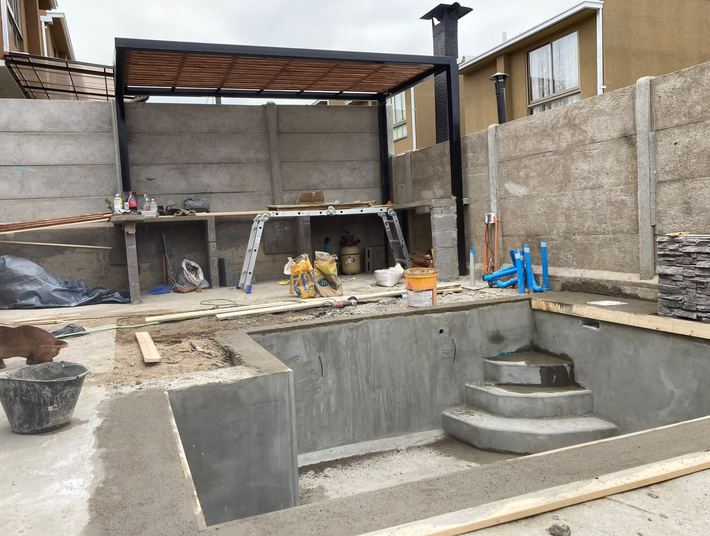 Vaso y escalones durante la construcción